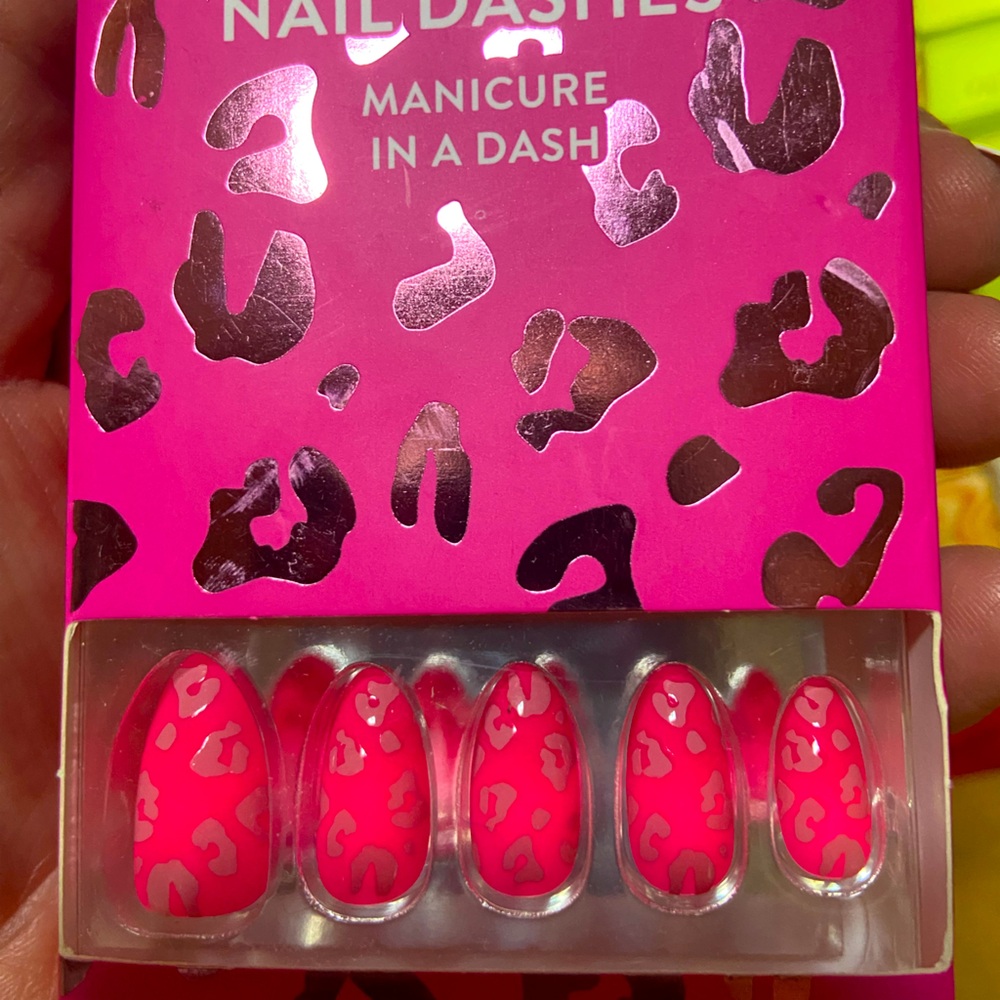 Pink Leopard Nail Dashes